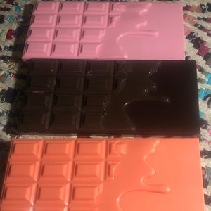 NEEDS 2 GO 🙏🏻 Makeup Revolution - Palette bundle